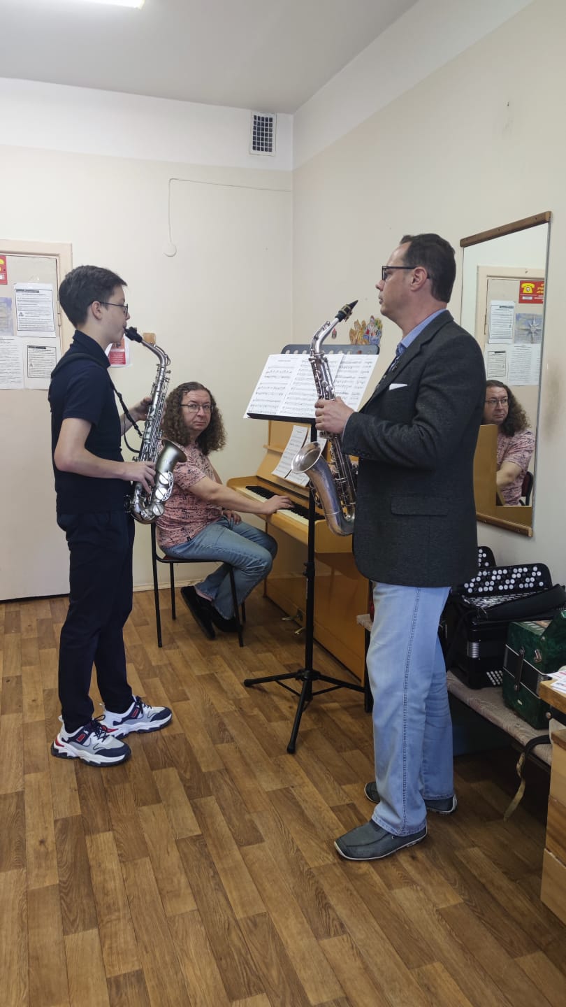 Открытый урок преподавателя Скрипниченко А. Н. «Адаптация амбушюра учащегося к исполнению нот высшего регистра на саксофоне».