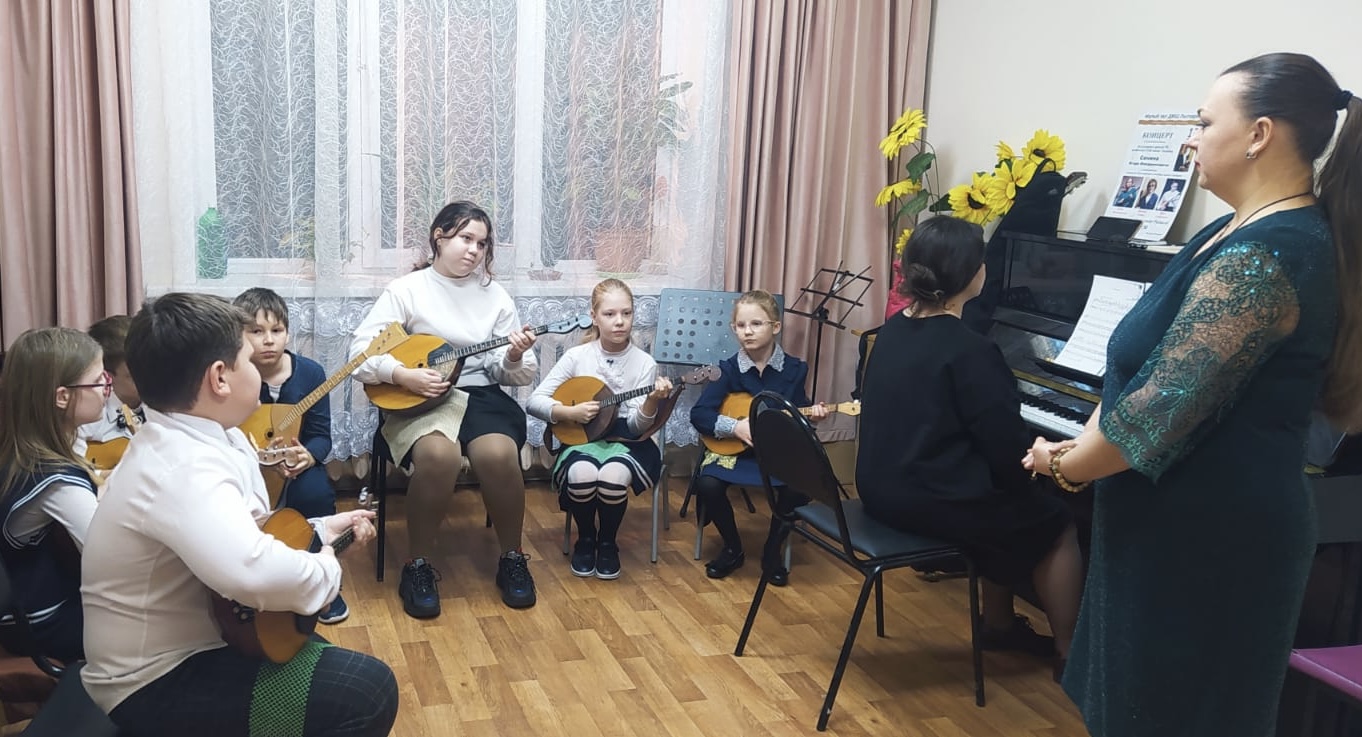 Мастер класс преподавателей Васильевой А. С. (домра) и Мазикиной Е. Ф. (балалайка).