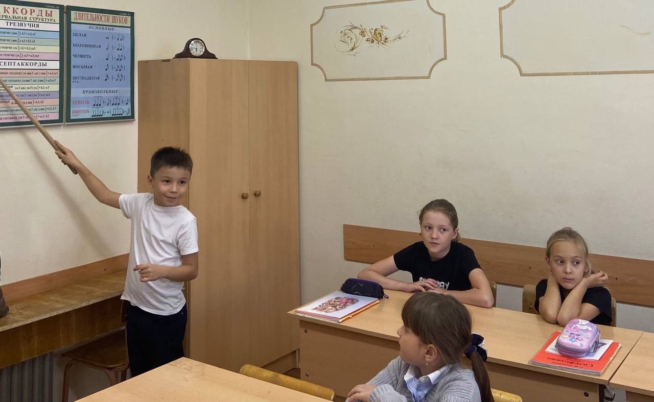 Наша школа день за днём: на уроке у Евгении Павловны Назаровой.